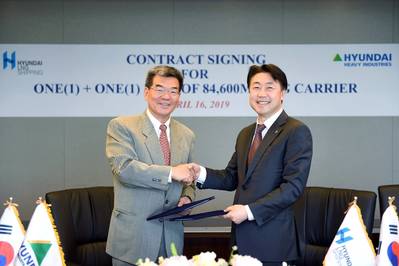 كا سام هيون ، رئيس شركة Hyundai للصناعات الثقيلة (يسار) ولي كيوبونج ، رئيس شركة Hyundai LNG Shipping (يمين). الصورة: HLS CO.، LTD.