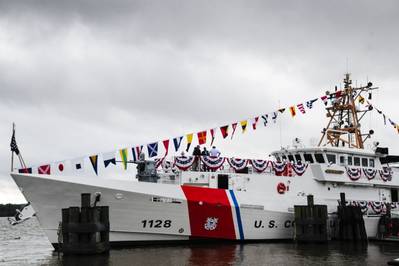 沿岸警備員カッターNathan Bruckenthalは、2018年7月25日、バージニア州アレクサンドリアでの試運転式の前に就任しました.Bruckenthalは、28番目のSentinel級のFast Response Cutterでした。 （Charlotte FrittsによるUS Coast Guard写真）