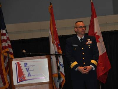 海军少将John P. Nadeau，美国海岸警卫队预防政策助理指挥官。