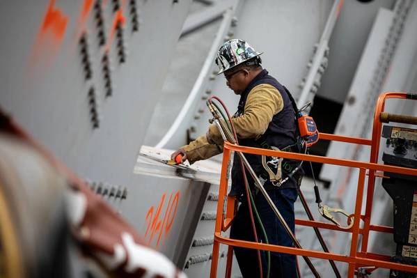 (Foto do Comando Unificado da Key Bridge pelo especialista em informação visual do Corpo de Engenheiros do Exército dos EUA, Christopher Rosario)