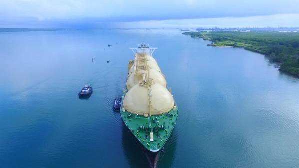 4月28日、パナマ運河は、米国から日本への航路中のNeopanamax LNG Sakuraの初の輸送を受けました。 （写真：パナマ運河局）