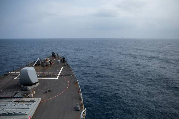 Archivfoto: Der Lenkwaffenzerstörer USS Laboon (DDG 58) der Arleigh-Burke-Klasse der US Navy patrouilliert im Dezember 2023 im Roten Meer. (Foto: Elexia Morelos / US Navy)