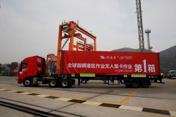 Der weltweit erste von Westwell entwickelte fahrerlose Container-Lkw wurde Anfang dieses Jahres im chinesischen Hafen Zhuhai vorgestellt. Foto: Westwell