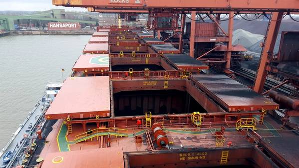 File Image: Um graneleiro típico ao lado e carga de trabalho (CREDIT: Wilhelmsen Ship Service)