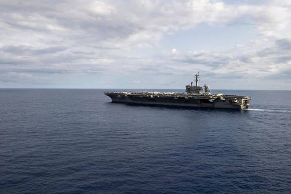 Flugzeugträger der Nimitz-Klasse USS Theodore Roosevelt (CVN 71) im Philippinischen Meer am 24. März 2020. (Foto der US Navy von Jomark A. Almazan)