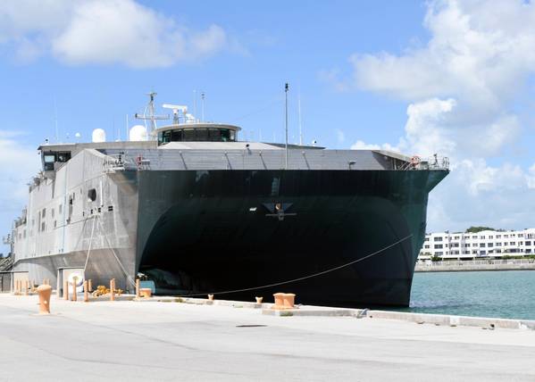 Foto de archivo: El primer barco expedicionario de transporte rápido, punta de lanza de USNS (T-EPF 1) (foto de la Marina de EE. UU. Por Jeremy Starr)