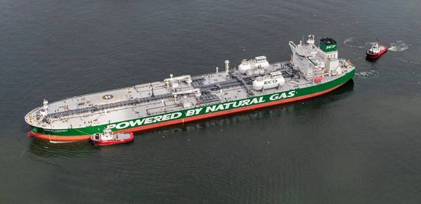 O Korolev Prospect está sendo atracado para abastecimento com GNL no porto de Roterdã. Imagem: Serviço de Imprensa SCF