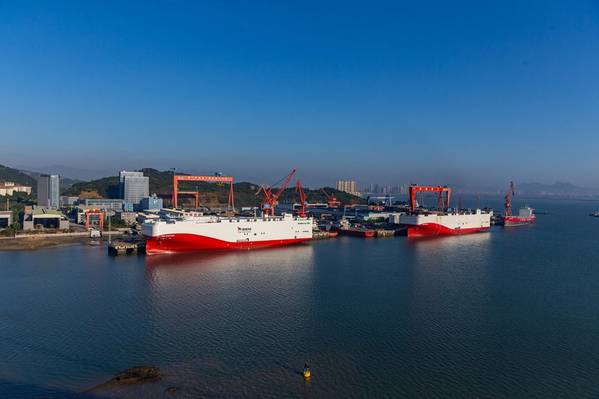 A Siem Confucius e a embarcação irmã Siem Aristotle são os primeiros PCTCs transatlânticos (Pure Car Truck Carriers) a operar em tempo integral no GNL. Foto: MAN ES
