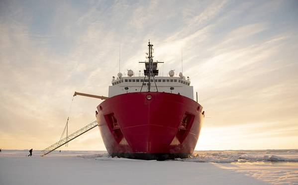 O USCG Icebreaker Healy (CRÉDITO NyxoLyno Cangemi USCG)