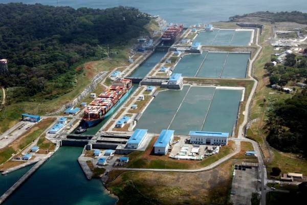 El segmento de contenedores continuó sirviendo como el segmento de mercado líder para el tonelaje a través del Canal, representando 159 millones de toneladas de la carga total recibida, de las cuales 112.6 millones de toneladas de PC / UMS transitaron el Canal Expandido. (Foto: Autoridad del Canal de Panamá)