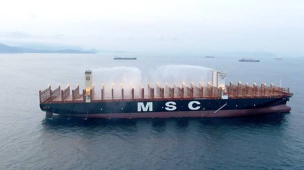 تستخدم سفن MSC Gülsün أول شاشات مراقبة إطفاء على سطح السفينة في العالم - خراطيم مياه ثابتة لإبطاء ووقف انتشار الحريق عن طريق التبريد ، الذي يصل مداوده إلى أكثر من 100 متر. (الصورة: MSC)