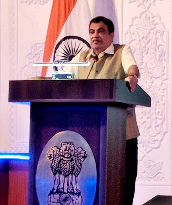 نيتين جادكاري ، وزير النقل الهندي. الصورة: PIB