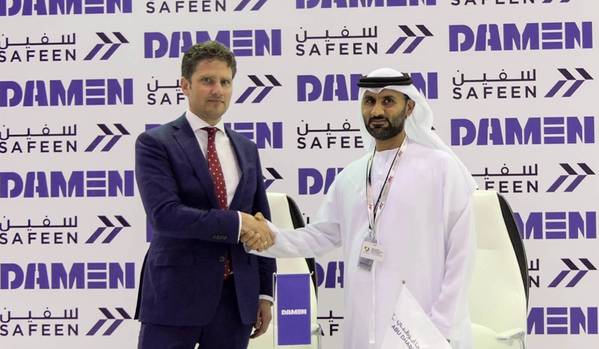 左からPascal Slingerland（Damen Shipyards Group地域セールスディレクター）、Adil Ahmed Banihammad（Safeenチーフマリーンサービスオフィサー）。写真：Damen Shipyards Group