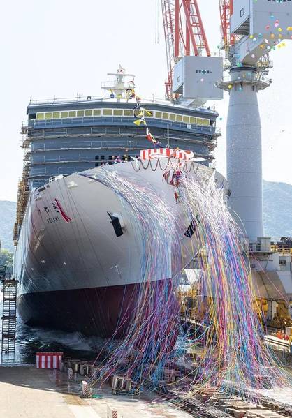 Ceremonia de bautizo y botadura del KEYAKI. Imagen cortesía de Mitsubishi Shipbuilding.