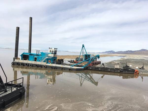 Ein in den USA gebauter Bagger in Aktion auf Binnengewässern. (KREDIT: DSC Bagger)