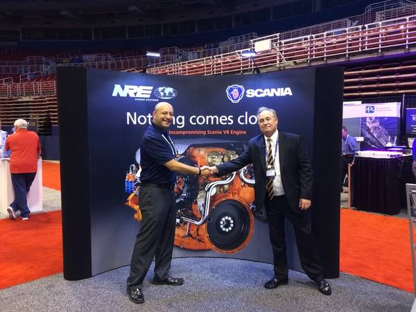 IMXトレードショーフロアでは、Scania USAのセールスマネージャー（Marine）Al AlcalaとMarineNewsの編集者Joseph Keefeが今週、推進の現在の動向について話し合った。