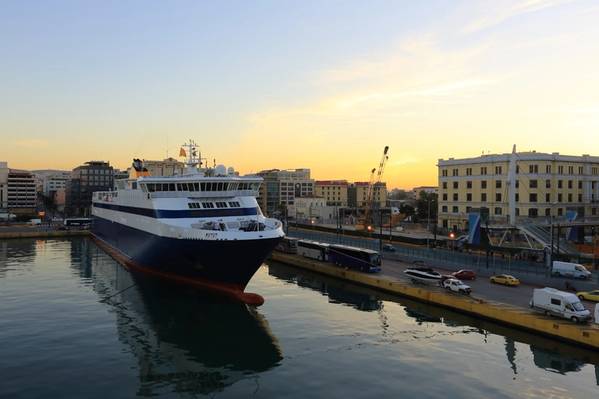 Imagem de arquivo: um terminal de passageiros do Pireu. (CRÉDITO: AdobeStock / © AnastasiiaUsoltceva)