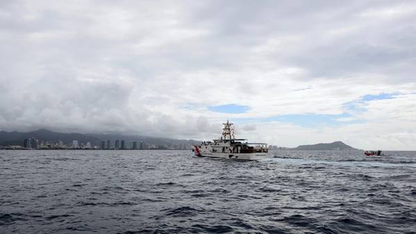 Joseph Gerczakは、3つの新しいホノルルベースのFRC（USCG photo by Sara Muir）