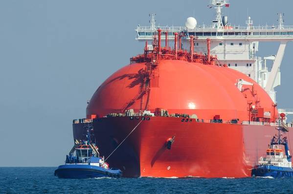 Portador de LNG atípico en ruta para atracar. (Imagen de archivo / Adobestock / © Fotmart