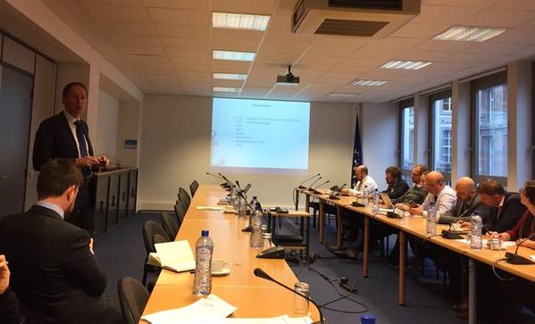 La Sec. Gen M Dorsman de los armadores europeos informa a los Agregados Marítimos sobre las emisiones de CO2. Foto: página de Twitter de ECSA