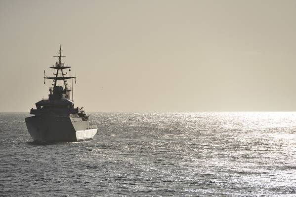 ファイル画像：パトロール中のイギリス海軍軍艦（クレジット：AdobeStock /©Peter Cripps）