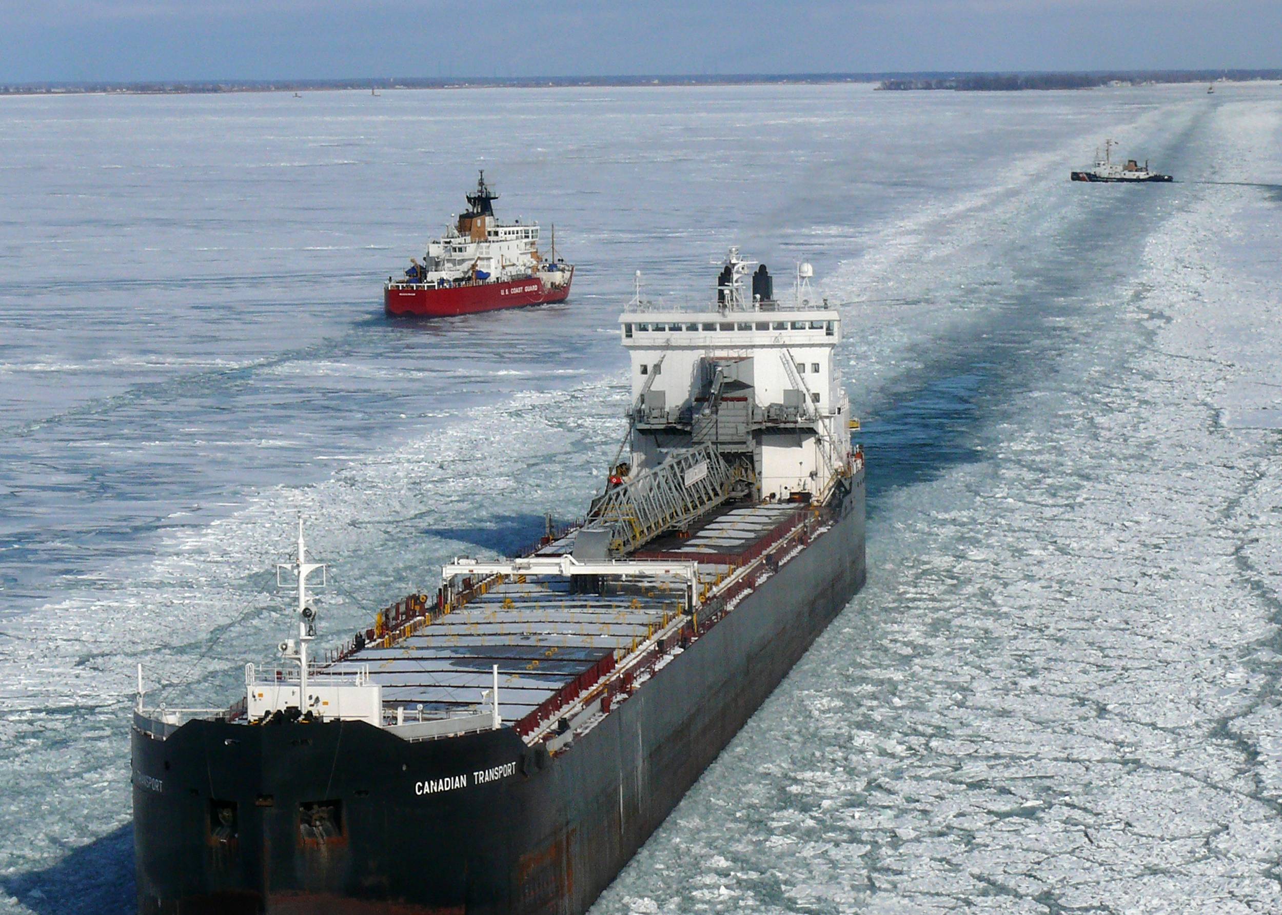 沿岸警備隊が西部五大湖で砕氷船を開始