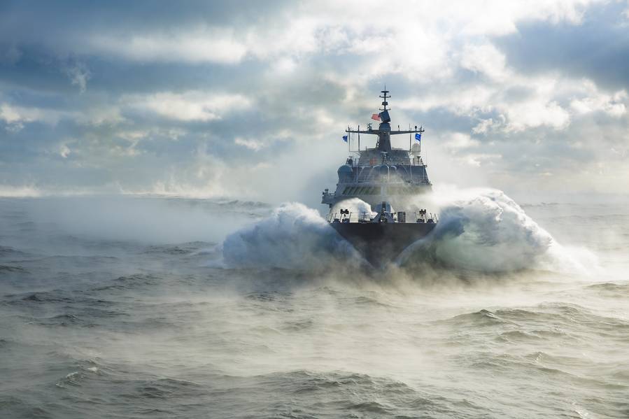 После недавних приемочных испытаний в районе Великих озер, Littoral Combat Ship (LCS) 19, будущие USS St. Louis теперь будут подвергаться окончательному оснащению перед доставкой в ВМС США в начале следующего года. (Фото: Локхид Мартин)