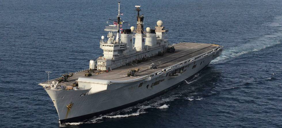 HMS Illustrious (87) - Wikipedia