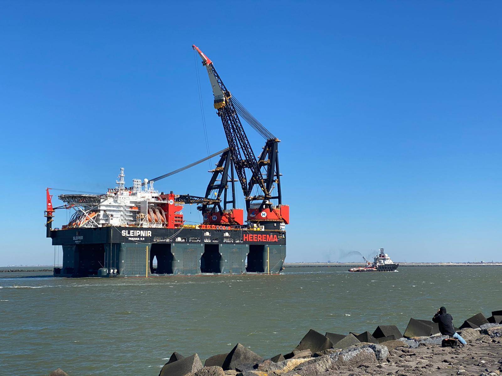 semi submersible crane vessel semi submersible crane vessel