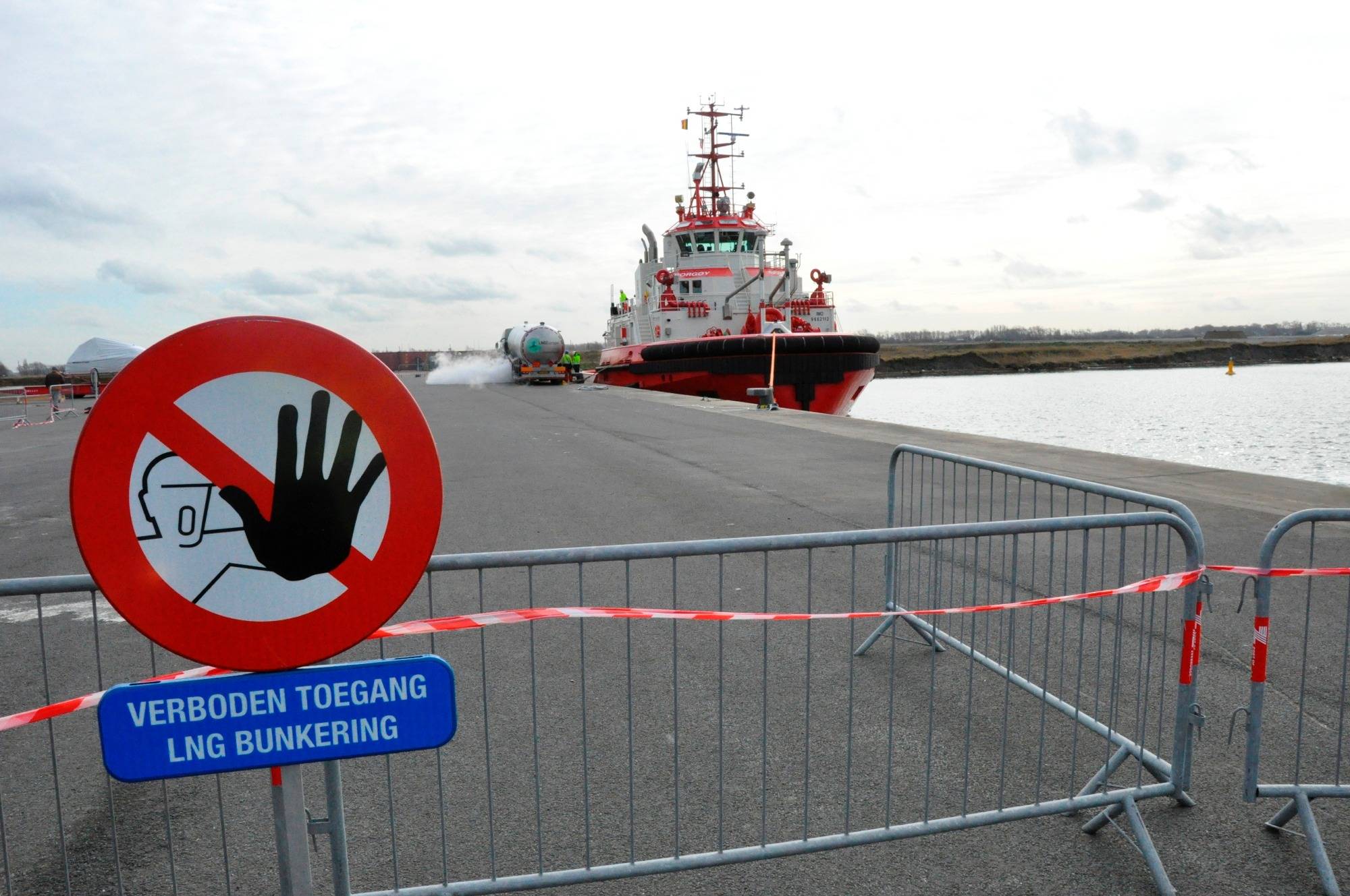 Lng Tugboat Re Fuels In Zeebrugge Belgium
