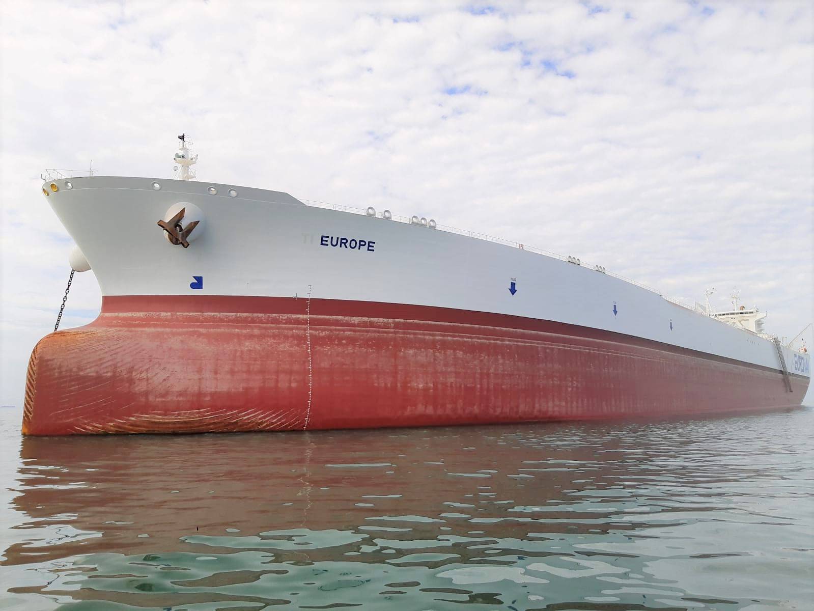 Glencore Charters World s Largest Tanker To Store