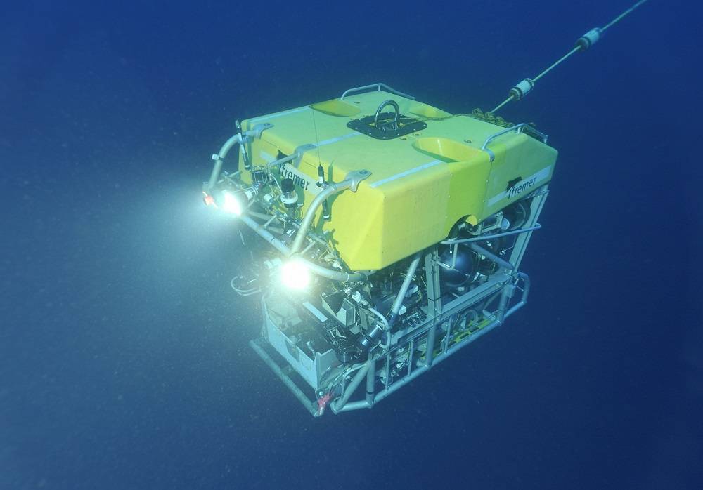 french-send-deep-diving-robot-to-help-titanic-sub