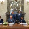 Signing, left to right: Andrey Shishkin, VP for Energy, Localization and Innovation of Rosneft; Sergey Khramagin, CEO of STLC; Oleg Tereschenko, CEO of Rosnefteflot; Sergey Frank, President and CEO of SCF Group. Standing in back, left to right: Igor Sechin, CEO and Chairman of the Management Board of Rosneft; Viktor Olersky, Deputy Minister of Transport of the Russian Federation, Head of the Federal Agency for Marine and River Transport (Rosmorrechflot)