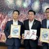 Tatsuya Shimomura, General Manager of NYK’s Akita Branch; Hiroyuki Oimatsu, Mayor of Daisen City; Hiroyuki Sato, President and CEO of Venti Japan Inc. © NYK