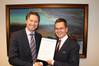 Knut Ărbeck-Nilssen, CEO of DNV GL â Maritime (left) with Mikki Koskinen, Managing Director of ESL Shipping Limited. Courtesy DNV GL
