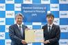 Left to right: Mr. Toshiyuki Shigemi, Senior Executive Vice President, ClassNK, and Mr. Tatsuya Motoi, Executive Officer, Kawasaki Heavy Industries (Photo: Kawasaki Heavy Industries)