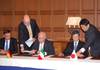 Pier Luigi Foschi, Chairman & CEO of Costa Crociere, (center) and Hisashi Hara, Director, Executive Vice President and General Manager of Shipbuilding & Ocean Development business of MHI (second from right) sign the contract.