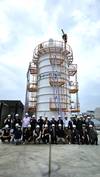 The large-scale tank vacuum system with representatives from HD KSOE, Woodside Energy, M.O.L. and Hyundai Glovis. (Source: LR)