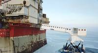 Image 3 – The N-type system operating in the extreme-cold winter conditions off the coast of Sakhalin, Russia - Source: Ampelmann