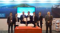 DNV GL and KSOE have signed an MOU to develop low-carbon fuels. Pictured is the MOU signing ceremony which took place at the Gastech trade fair in Houston, Texas, last month. (Photo: DNV GL / KSOE)