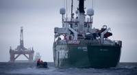 Greenpeace ship Arctic Sunrise follows the BP chartered Transocean drilling rig Paul B Loyd Jr en route to the Vorlich field in the North Sea. The environmental activism group is calling for BP to halt drilling for new oil. (© Greenpeace / Jiri Rezac)
