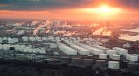 An aerial view of the houston Refining complex (CREDIT: AdobeStock / © Irina K)