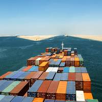 A boxship in the Suez Canal (AdobeStock / Andriy Kovach