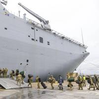 ADF personnel embark onto HMAS Adelaide at the Port of Brisbane before departure on Operation Tonga Assist 2022. (Photo: Robert Whitmore / Australian Department of Defense)