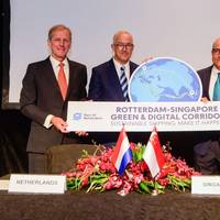 Allard Castelein (CEO Port of Rotterdam Authority), Ahmed Aboutaleb (Mayor of Rotterdam), S. Iswaran (Minister of Transport and Trade Relations Singapore) and Quah Ley Hoon (CEO Maritime and Port Authority Singapore).