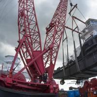 As the crane swing on its 60-foot diameter ring, the tug had to be lifted to clear winches and containers on the barge deck. (Photo: Haig-Brown / Cummins)