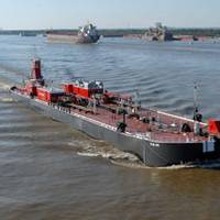 Bouchard’s B. No. 262 and tug Evening Tide navigate down the Mississippi River delivering the barge’s first load of cargo.  B. No. 262 was built and delivered from Bollinger Marine Fabricators.