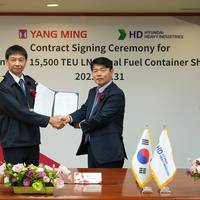  Captain James Jeng, Yang Ming’s Chief Marine Technology Officer, and Jae Ho Kang, Hyundai Heavy Industries’ Executive Vice President (Source: Yang Ming) 