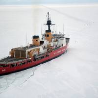Coast Guard Cutter Polar Star cuts through Antarctic ice in the Ross Sea in January 2017 (U.S. Coast Guard photo by David Mosley)