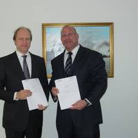 Contract signing was attended by (from left to right):  Dirk Sancken for Navico;  Ralph Becker-Heins for MSG.